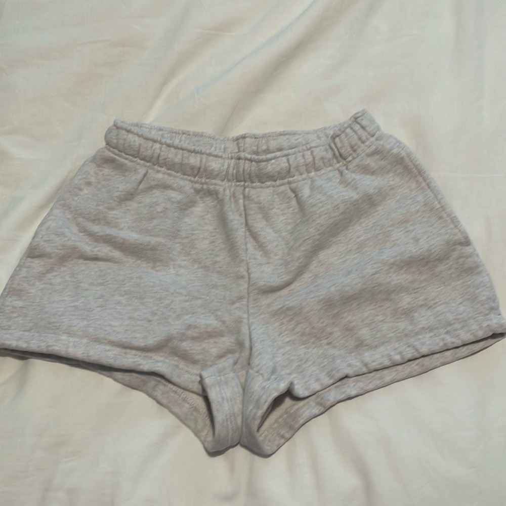 Aritzia/tna• cozy boyfriend fleece sweatshirts 3”